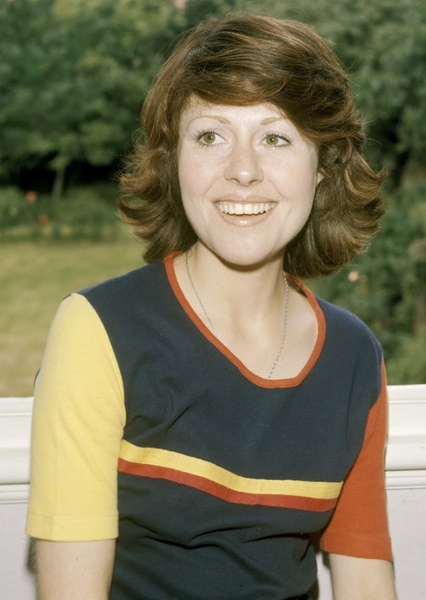 Elisabeth Sladen photo