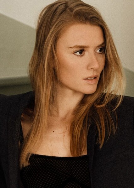 Elise Pluvinage photo