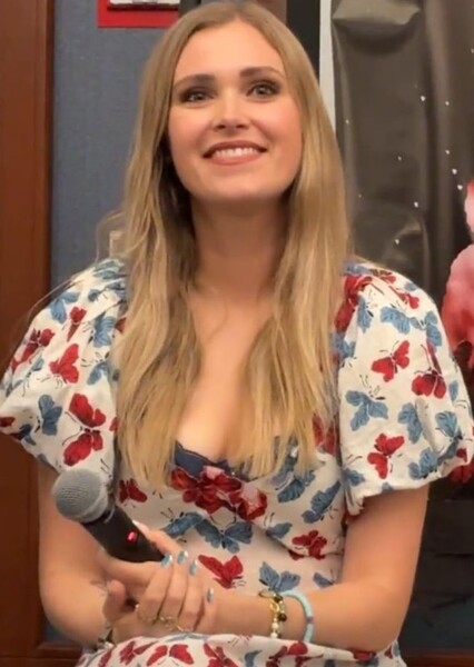Eliza Taylor photo