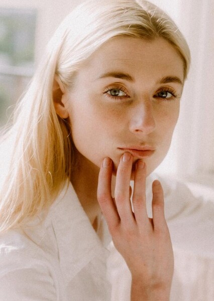Elizabeth Debicki photo