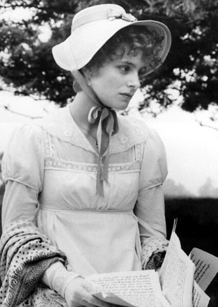Elizabeth Garvie photo