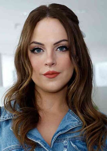 Elizabeth Gillies photo