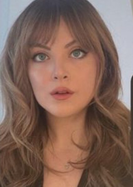 Elizabeth Gillies photo