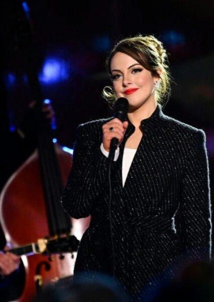 Elizabeth Gillies photo