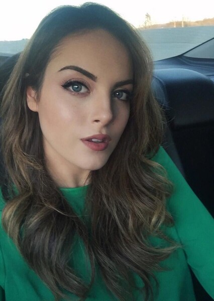 Elizabeth Gillies photo