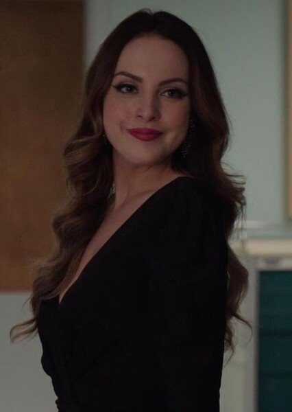 Elizabeth Gillies photo