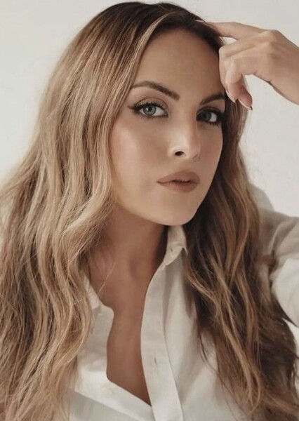 Elizabeth Gillies photo