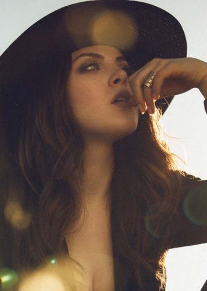 Elizabeth Gillies photo