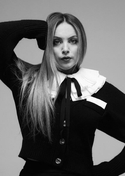 Elizabeth Gillies photo