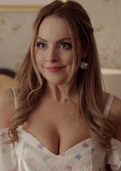 Elizabeth Gillies photo