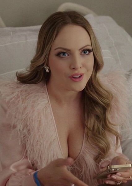 Elizabeth Gillies photo