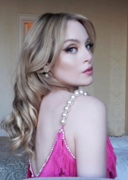 Elizabeth Gillies photo