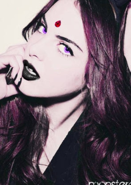 Elizabeth Gillies photo