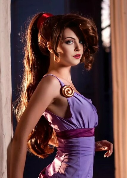 Elizabeth Gillies