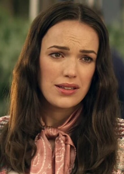 Elizabeth Henstridge photo