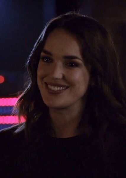 Elizabeth Henstridge photo
