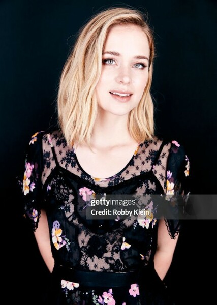 Elizabeth Lail photo