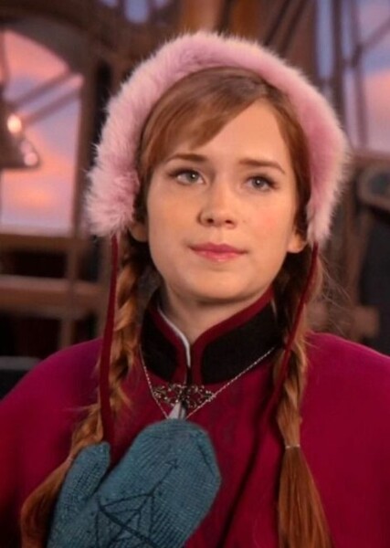 Elizabeth Lail photo