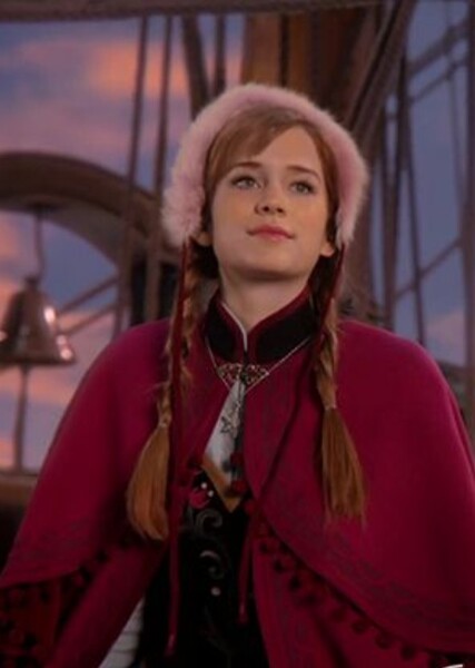 Elizabeth Lail photo