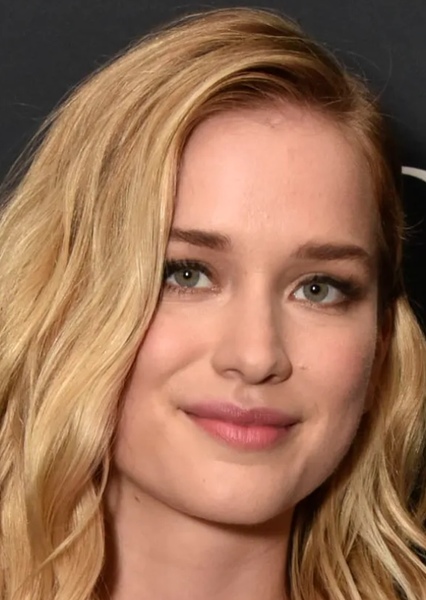 Elizabeth Lail photo