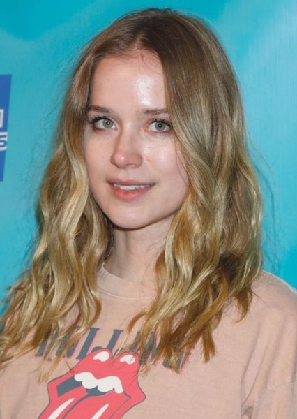 Elizabeth Lail photo