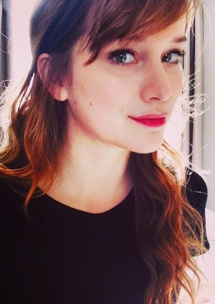 Elizabeth Lail photo