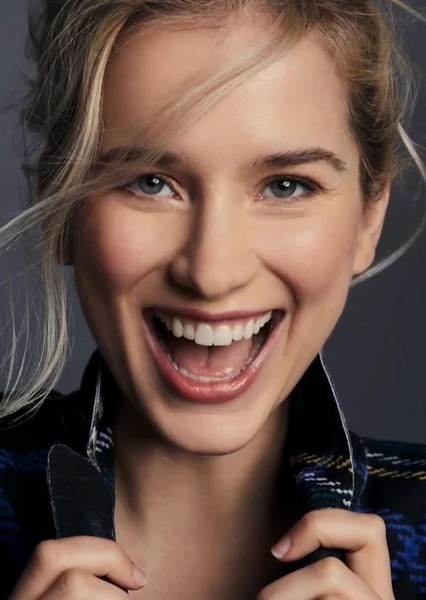 Elizabeth Lail photo