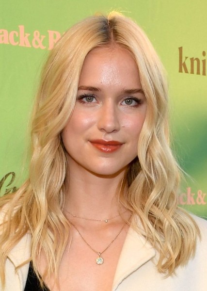Elizabeth Lail photo