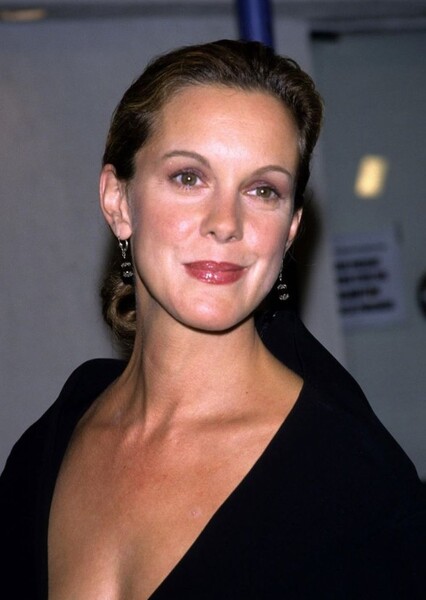 Elizabeth Perkins photo