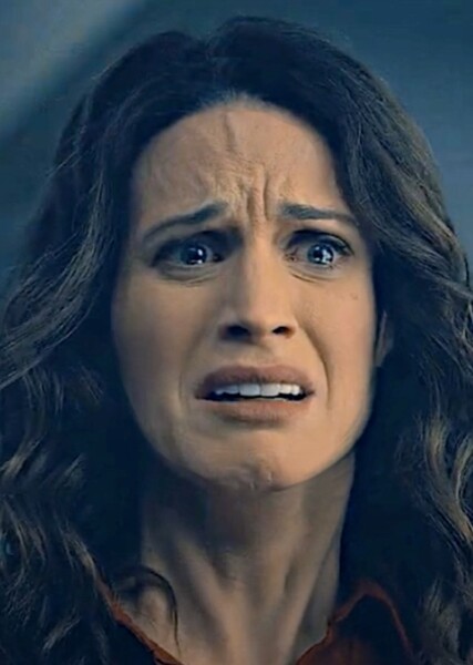 Elizabeth Reaser photo