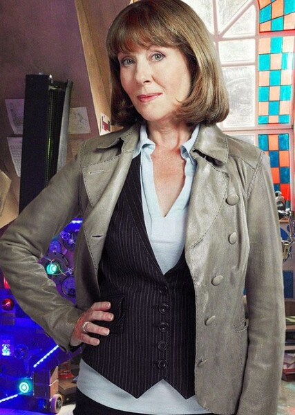 Elizabeth Sladen photo