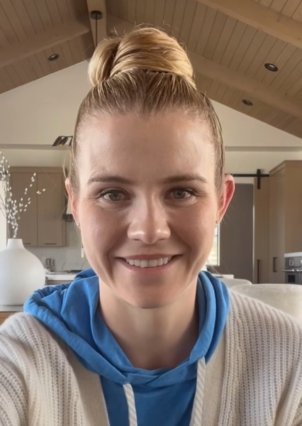 Elizabeth Smart photo