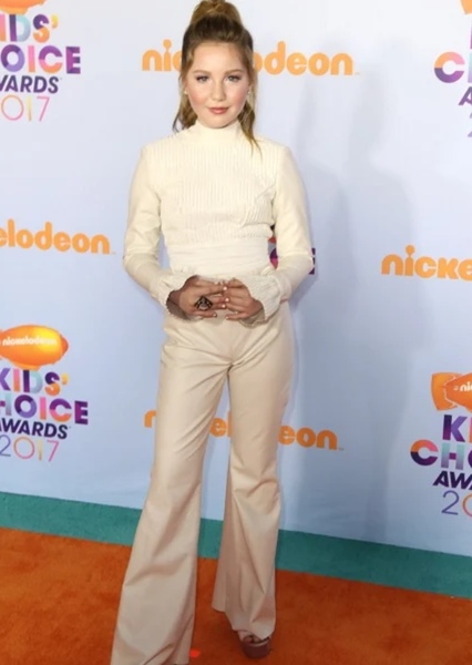 Ella Anderson photo