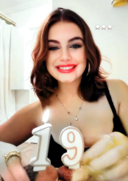 Ella Bright photo