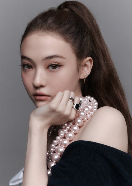 Ella Gross photo