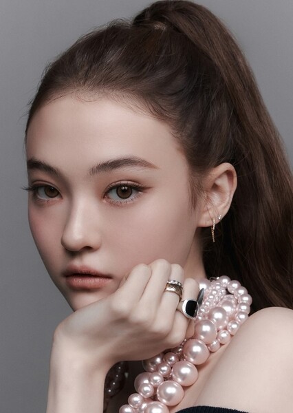 Ella Gross photo