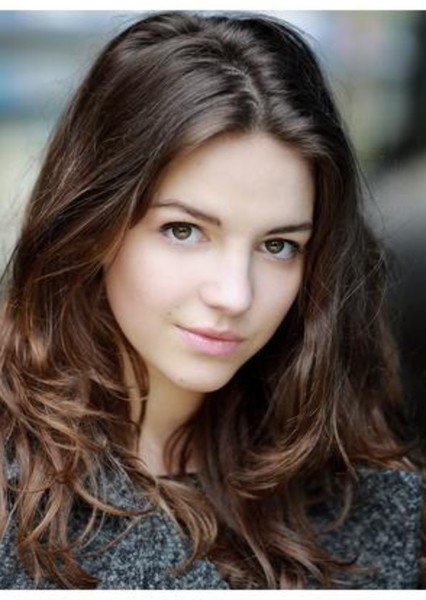 Ella Hunt photo