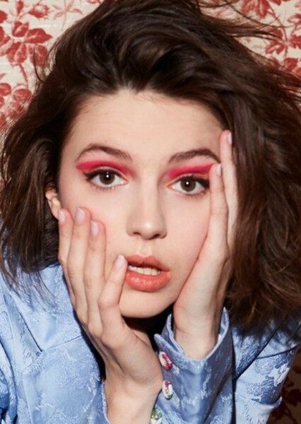 Ella Hunt photo