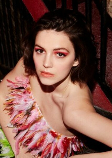 Ella Hunt photo