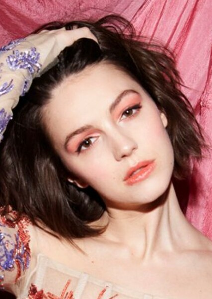 Ella Hunt photo