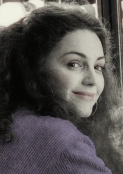 Ella Hunt photo