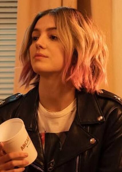 Ella Hunt photo