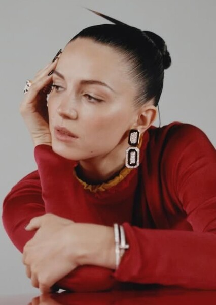 Ella Hunt photo