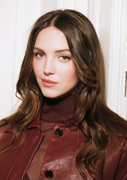 Ella Hunt photo