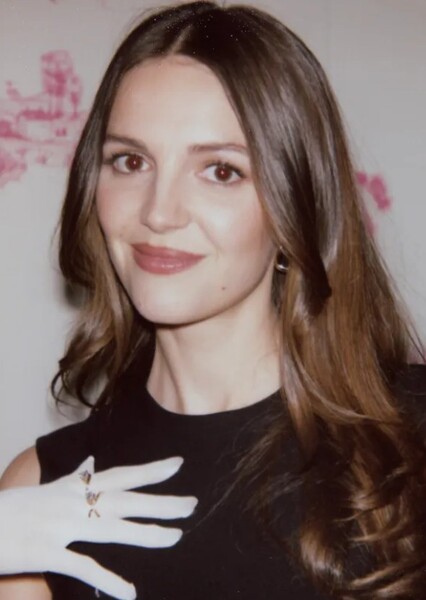Ella Hunt photo