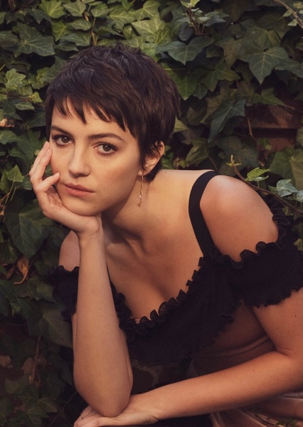 Ella Hunt photo