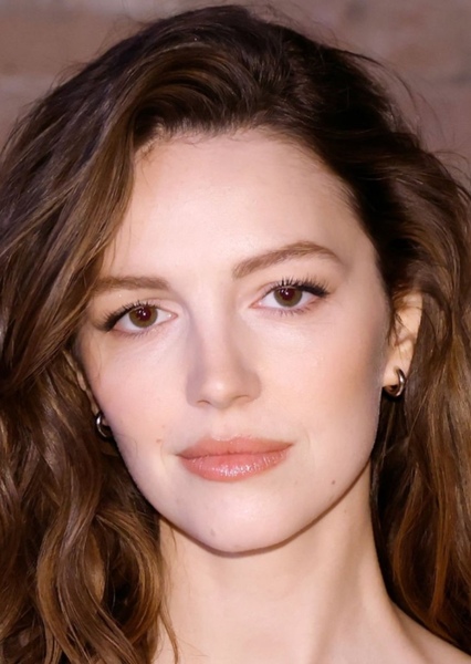 Ella Hunt photo