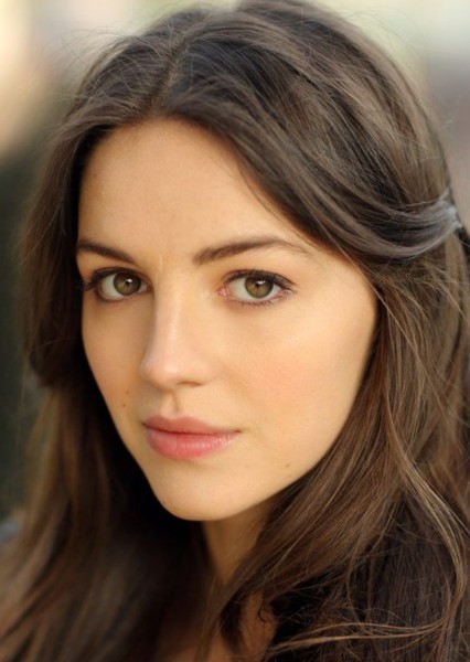 Ella Hunt photo