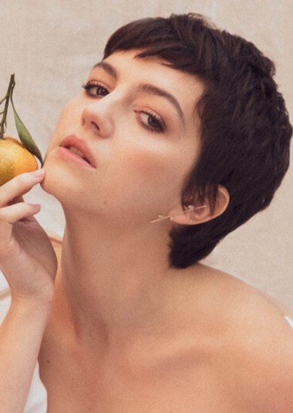 Ella Hunt photo