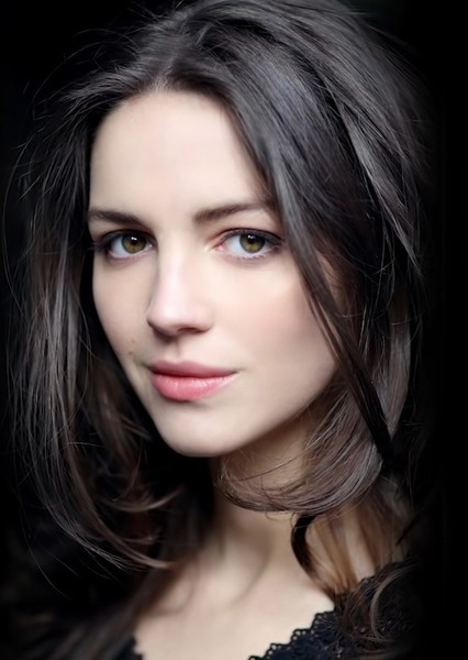 Ella Hunt photo